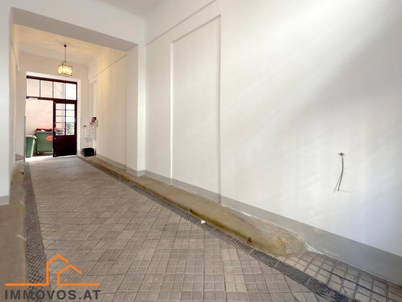 sanierungsbedürftige ALTBAU Wohnung mit TERRASSE im EG - Mehr