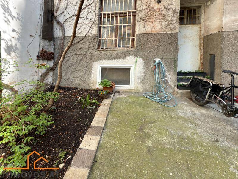 sanierungsbedürftige ALTBAU Wohnung mit TERRASSE im EG - Ansicht 2