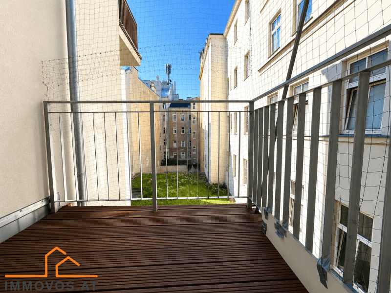 STILVOLLE 2-ZIMMER -ALTBAUWOHUNG MIT BALKON IN RUHIGER INNENHOFLAGE - Ansicht 2