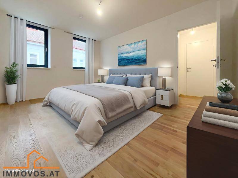 Virtuell eingerichtetes Schlafzimmer mit Holzboden, zwei Fenstern und modernem Dekor.