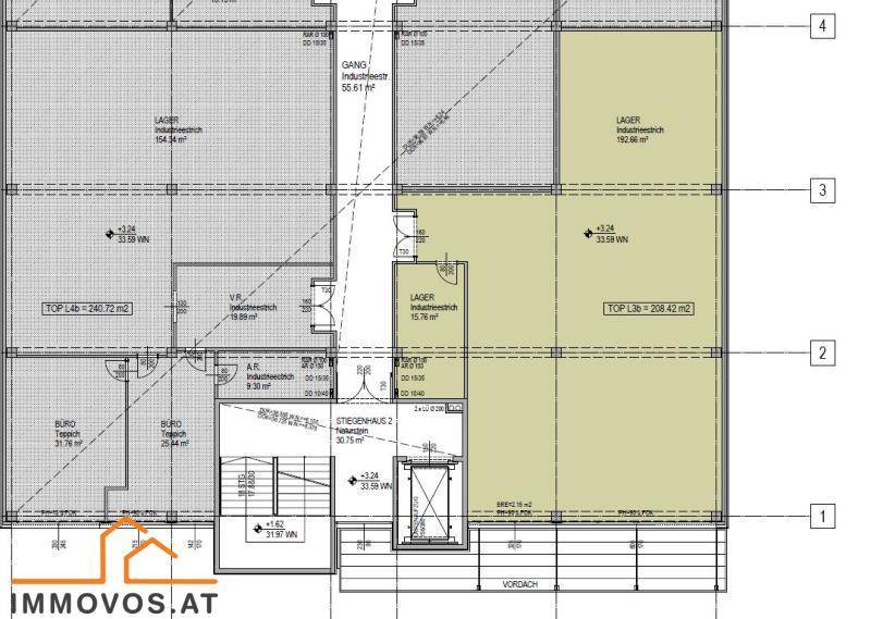Detaillierter Grundriss einer Gewerbefläche mit Büros, Lager und Treppenhaus.