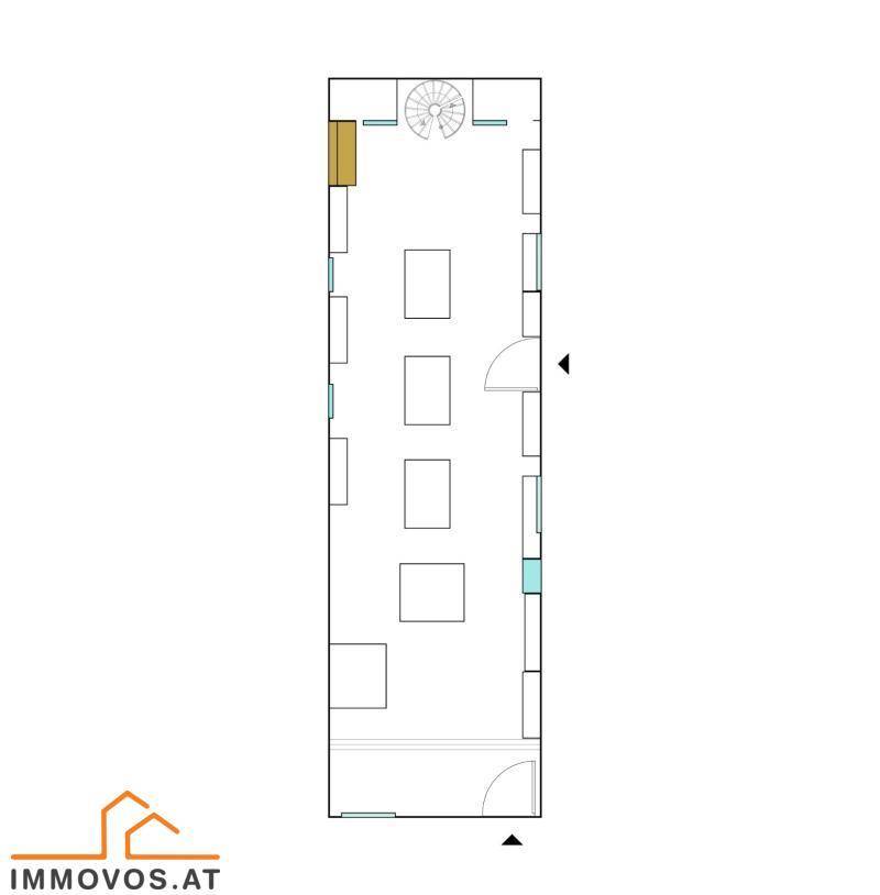 Langer, schmaler Grundriss mit Wendeltreppe und mehreren Räumen.