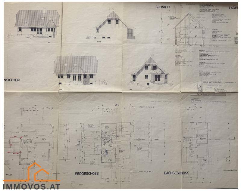 Detaillierter Bauplan des Hauses mit Ansichten, Schnitten und Grundrissen der Stockwerke.