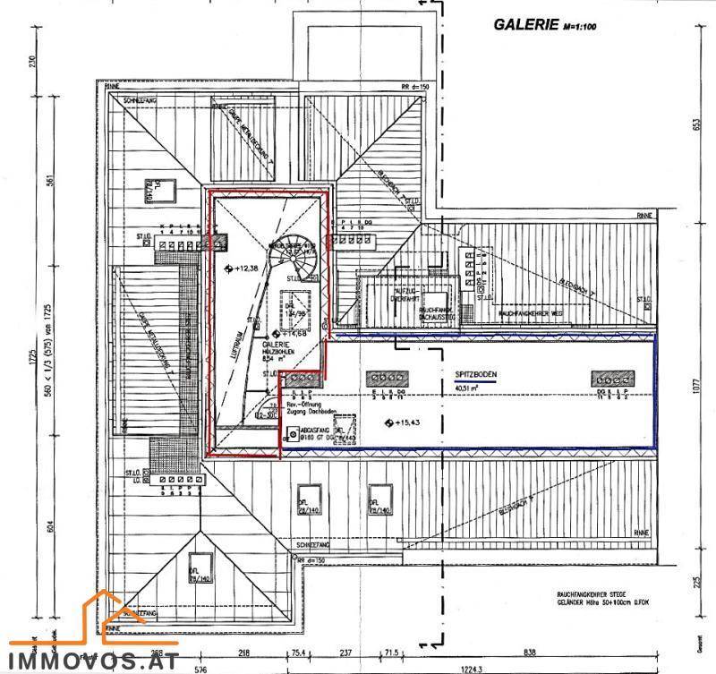 Grundriss der Galerieebene mit offenem Bereich und Dachschrägen.