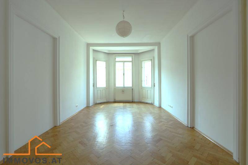 Erker-Zimmer mittig