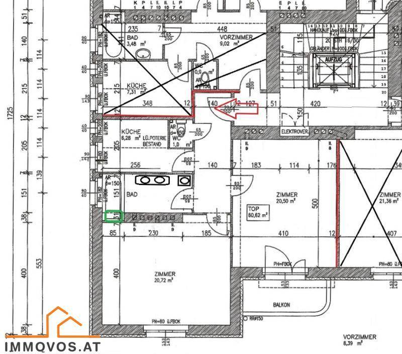 Grundrissplan einer Wohnung mit Aufzug, Balkon und klar definierten Wohnbereichen.
