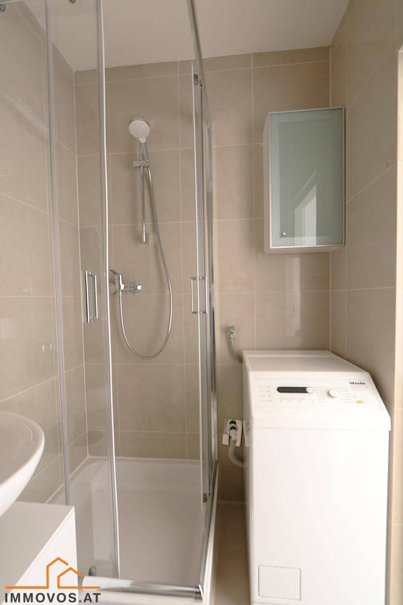 Dusche und Toplader-WM (Miele)