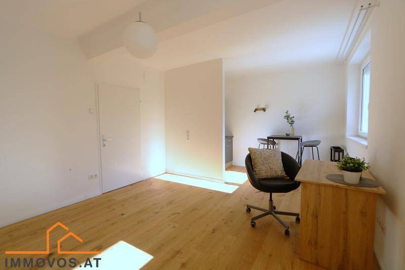 Vor der Trennwand hat ein 160 cm Schrank Platz!