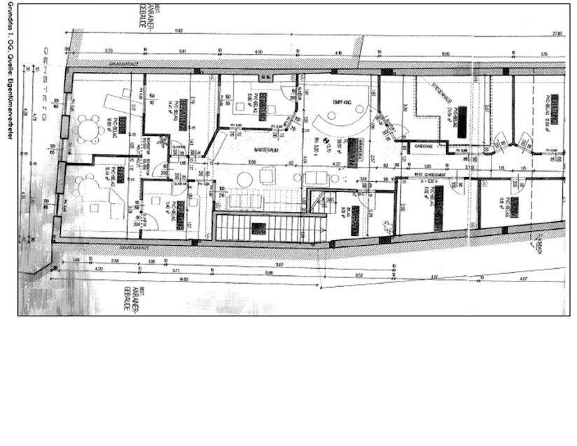 Detaillierter Grundriss des 1. Obergeschosses mit verschiedenen Räumen und Treppenhaus.