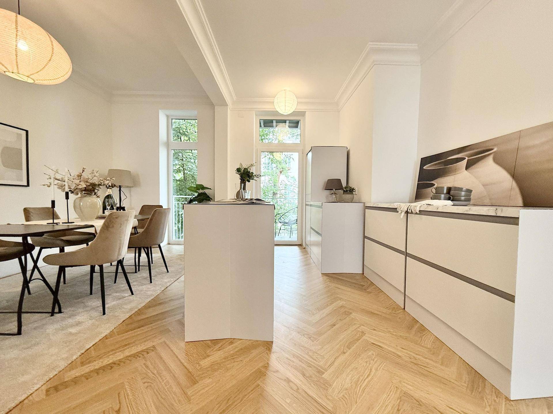Wohnküche mit Ausgang zum Balkon I Top 8