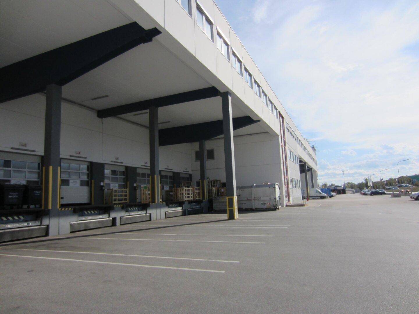 Kombination Halle 2082 m² und Büro 148 m², inkl. Rampe in Wr. Neudorf – pohled 5