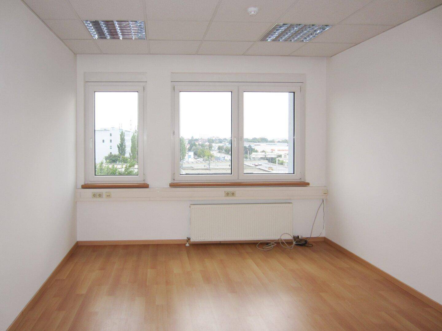 Neuwertiges Büro in Wr. Neudorf – další