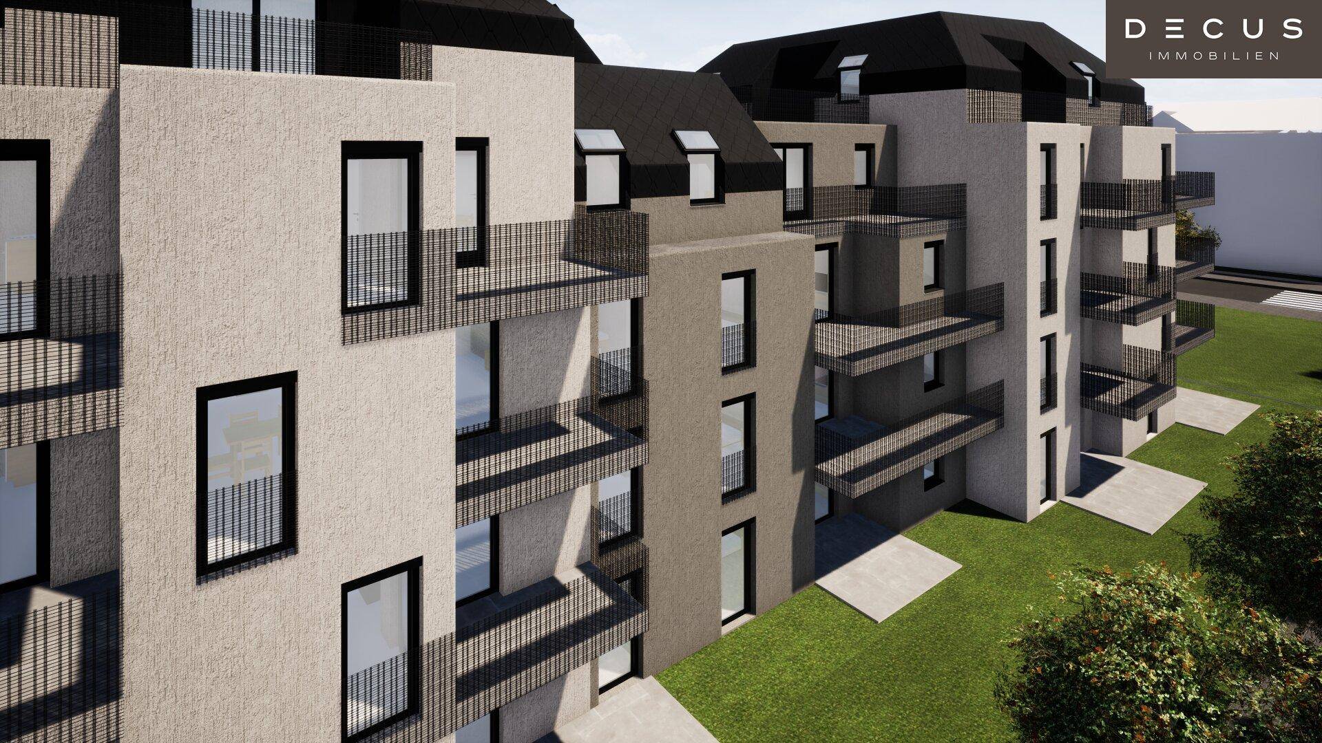 Detailansicht der modernen Fassade eines Wohngebäudes mit zahlreichen Balkonen und großen Fenstern.