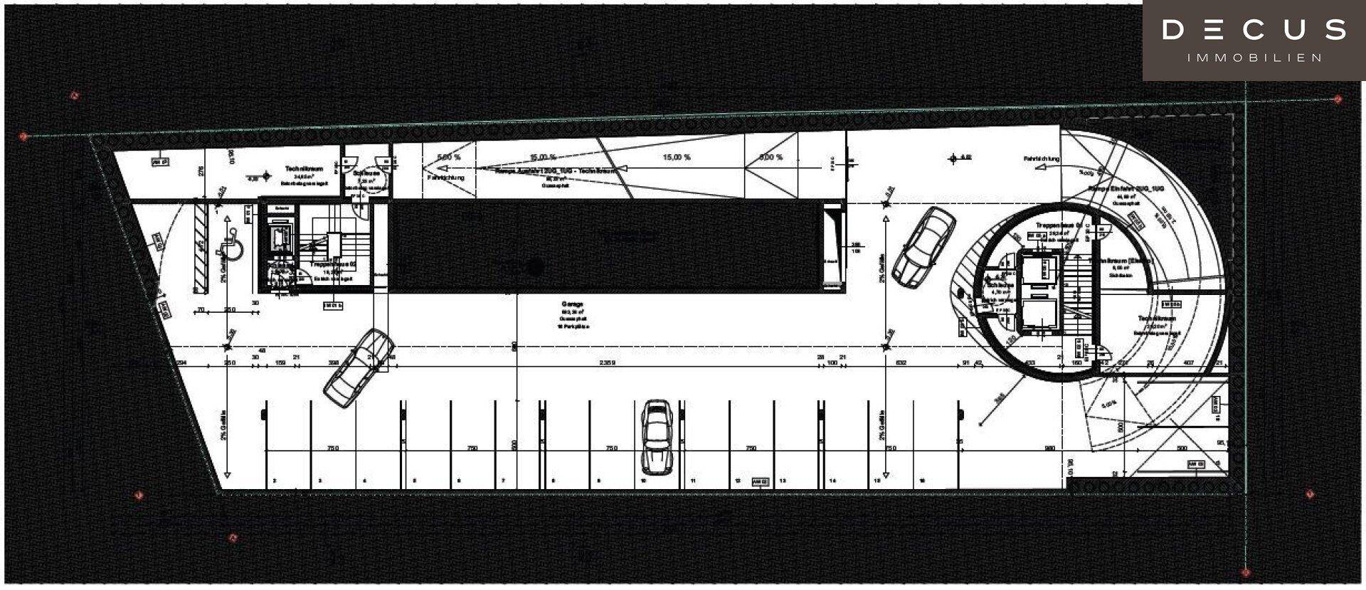 Grundriss des Untergeschosses mit Tiefgaragenstellplätzen, Zufahrt und Erschließungskernen.