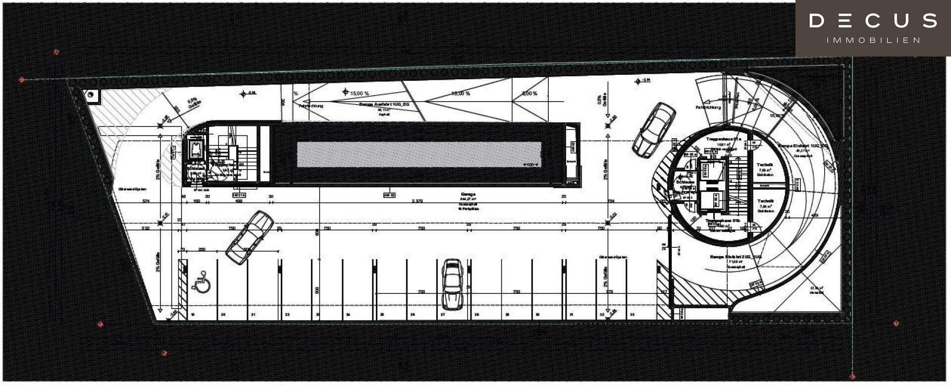 Grundriss des Untergeschosses mit Tiefgaragenstellplätzen, Zufahrt und Erschließungskernen.