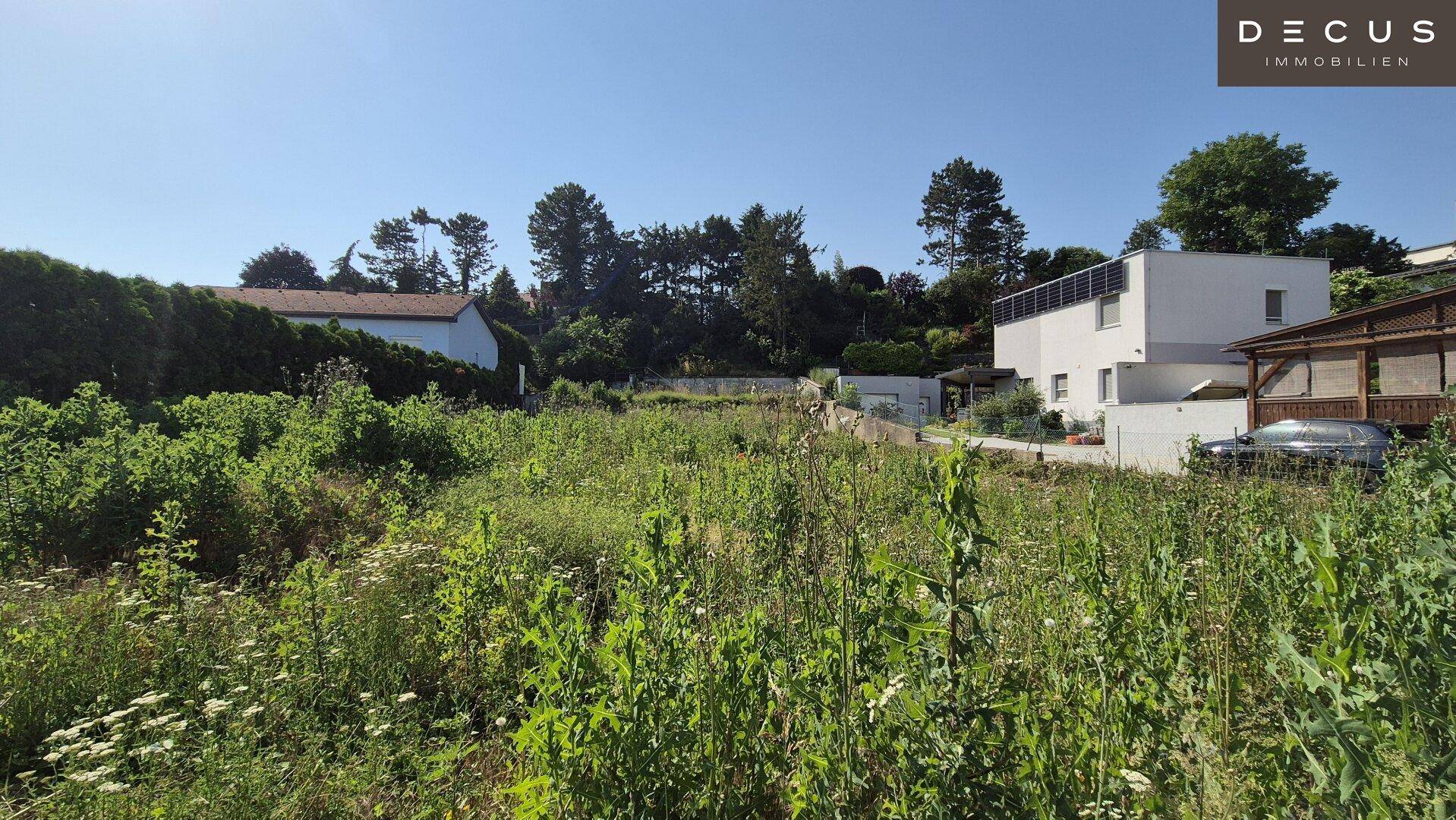 Grundriss des Dachgeschosses mit Schlafzimmern, Bädern und großzügigen Terrassen für jede Wohneinheit.