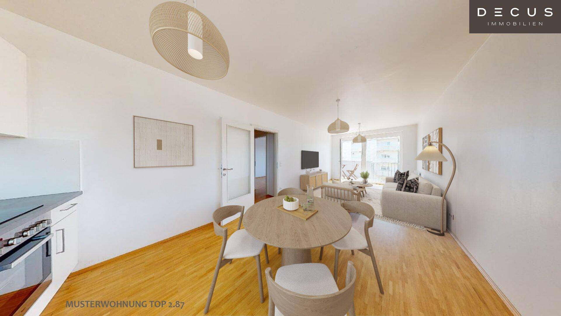 Offener Wohn-Essbereich mit Holzboden, Esstisch und integrierter Küchenzeile in modernem Design.