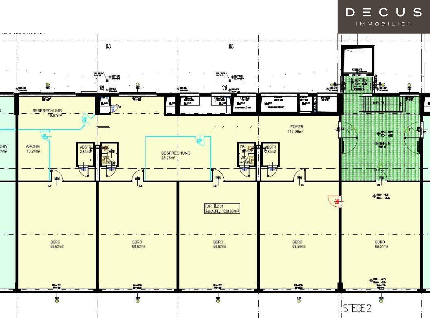 Detaillierter Grundriss einer Büroetage mit mehreren Büros, Foyer und Besprechungsräumen.