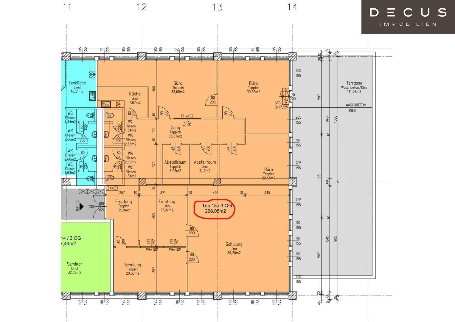 Detaillierter Grundrissplan eines Bürogebäudes mit verschiedenen Einheiten, Küche und Terrasse.