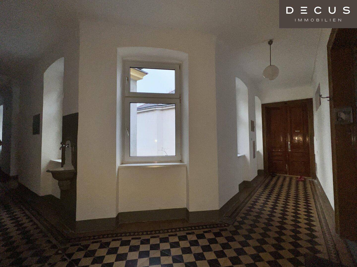 3. Stock - Stiegenhaus - relativ neue Fenster