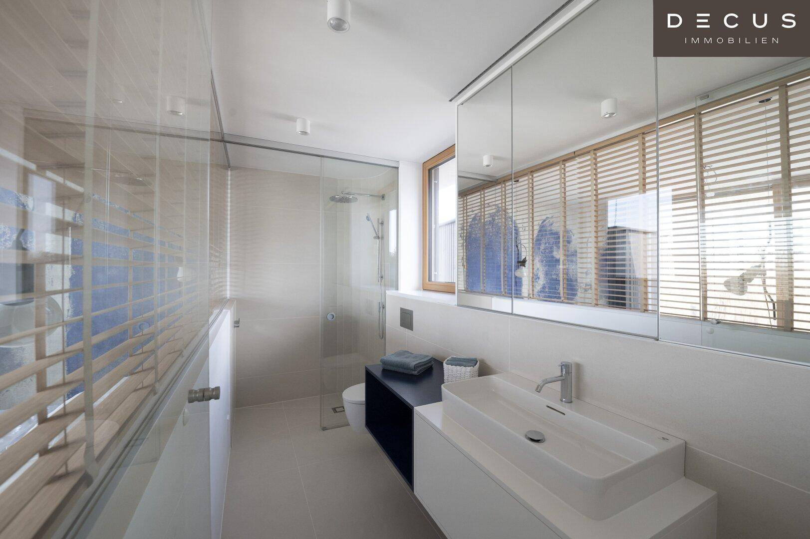 EINMALIGES ARCHITEKTEN-SEEHAUS IN PRIVATER LAGE MIT UNVERBAUBAREM SEEWEITBLICK - Mehr