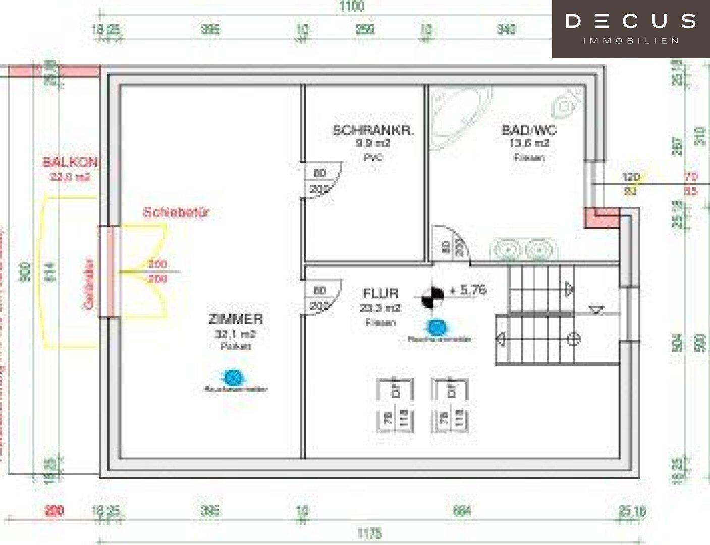 Grundrissplan eines Stockwerks mit Zimmer, Bad/WC, Schrankraum und Balkon.