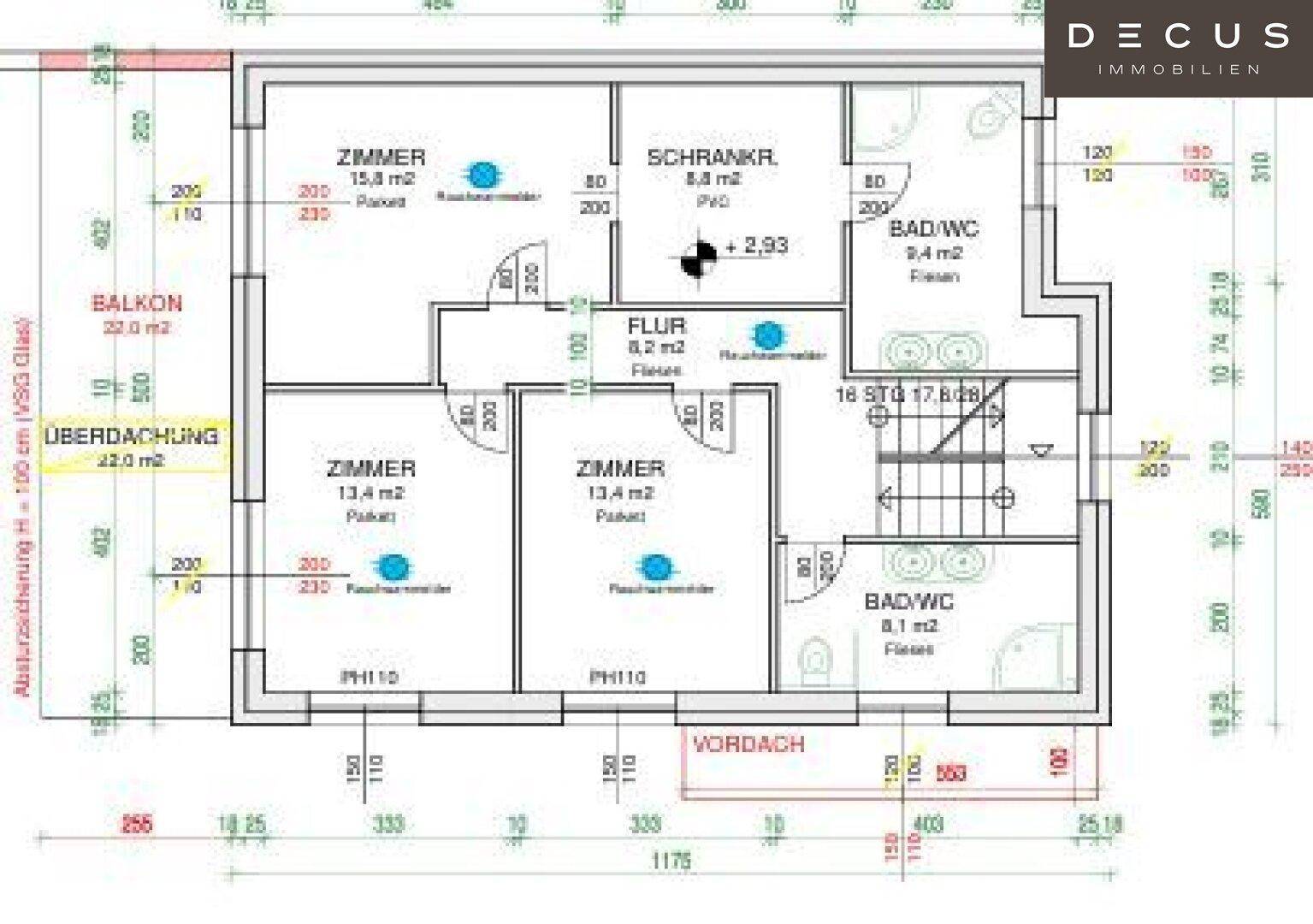 Grundrissplan eines Obergeschosses mit mehreren Zimmern, Bädern, Schrankraum und Balkon.