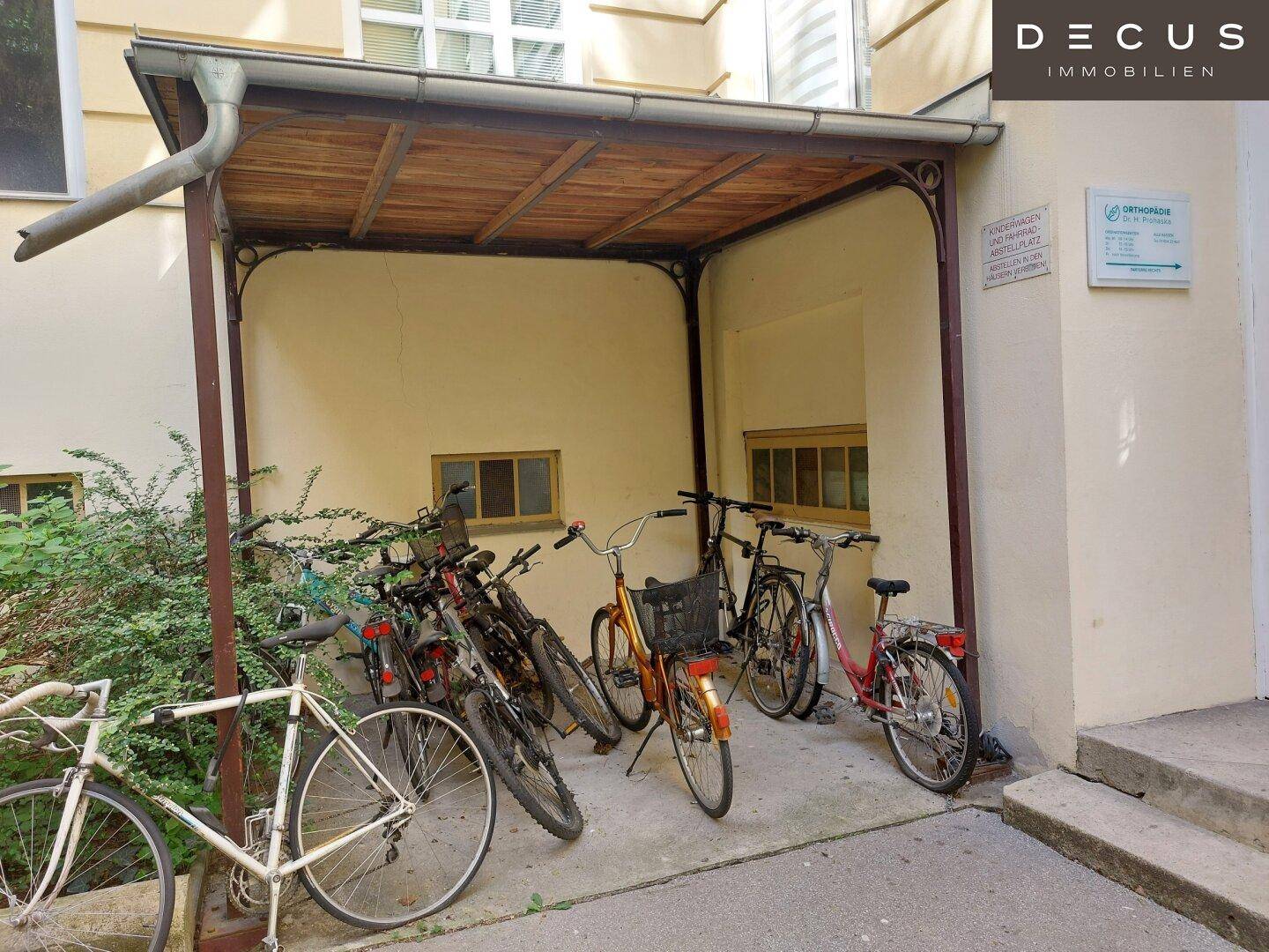 Fahrradplatz im Hof