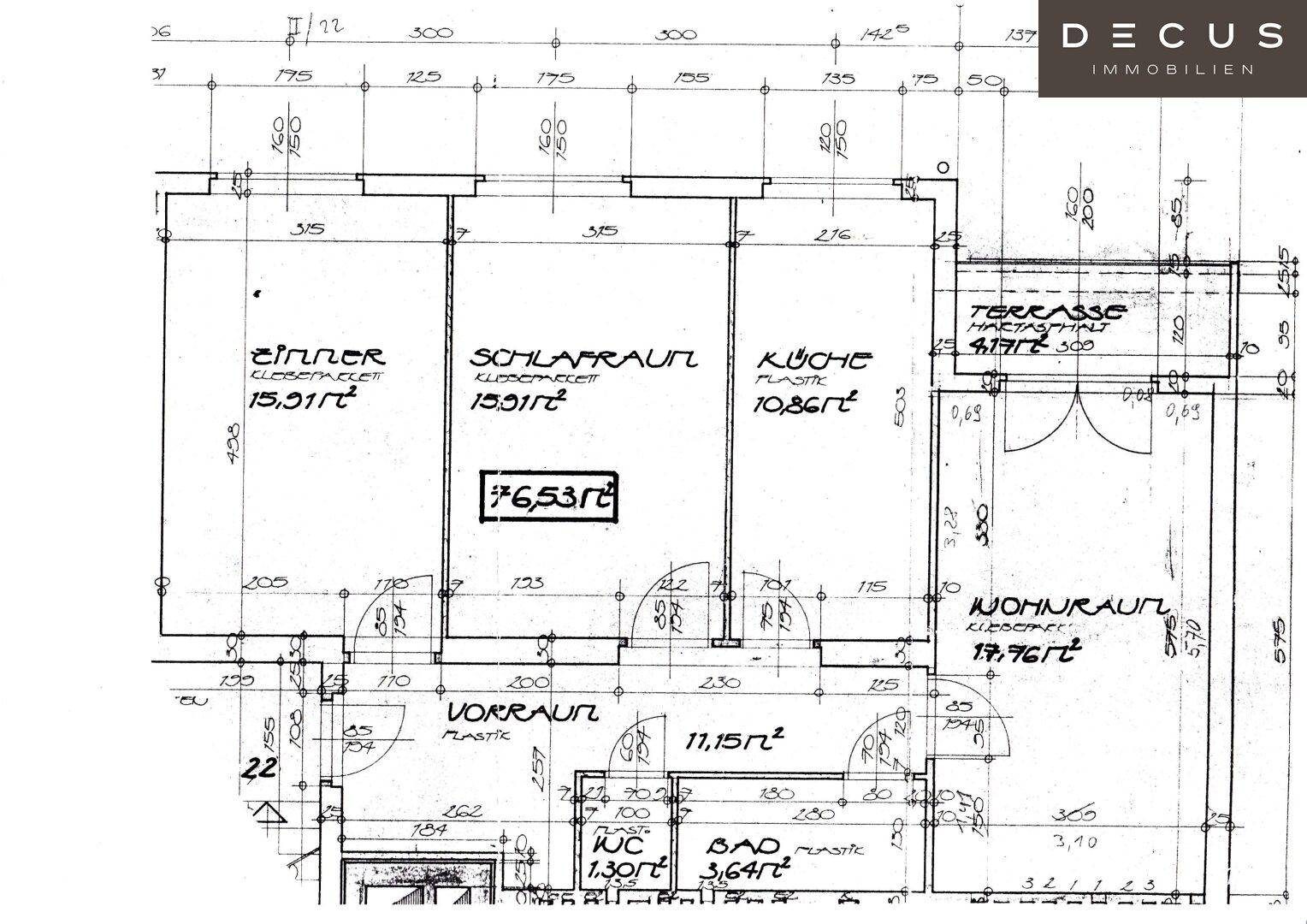 Handgezeichneter Grundriss der Wohnung mit Raummaßen und Aufteilung.