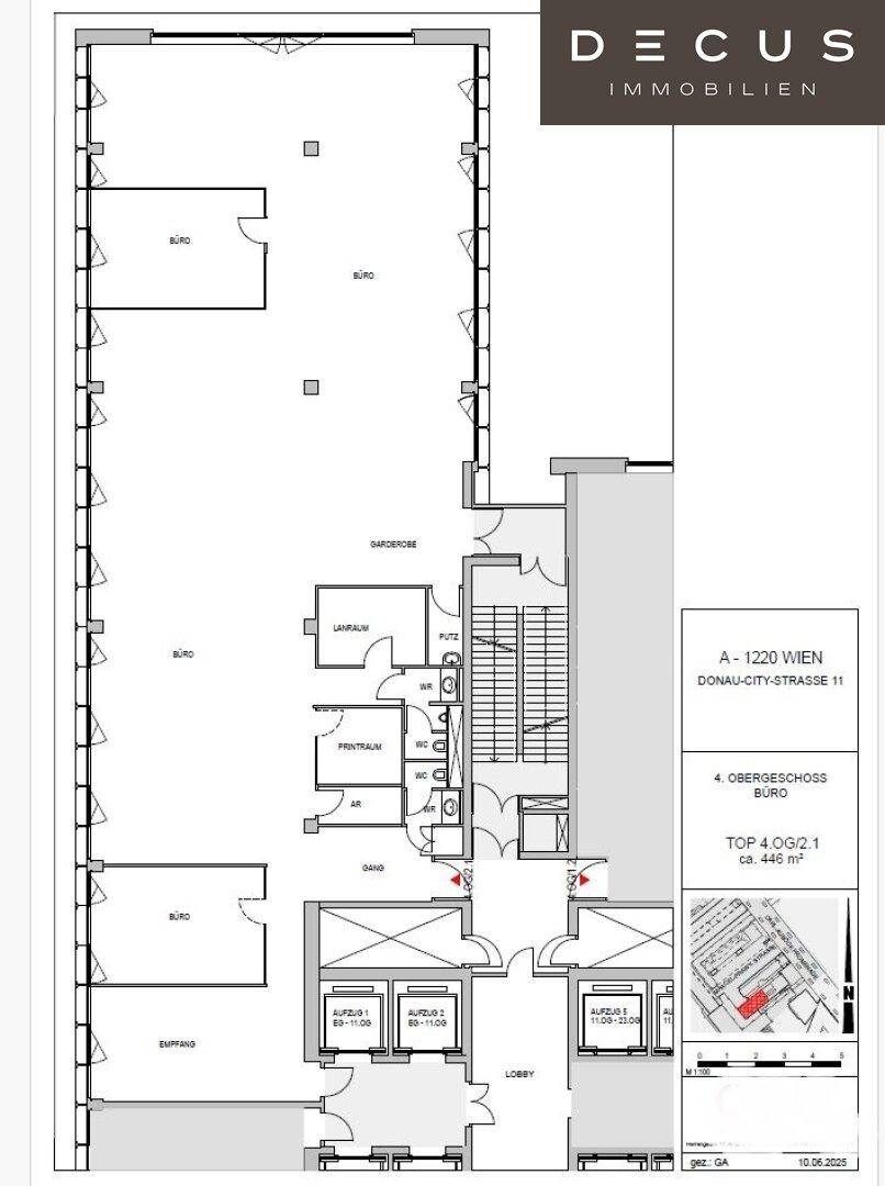 Grundriss des 4. Obergeschosses mit Büroräumen, Empfangsbereich und Sanitäranlagen.