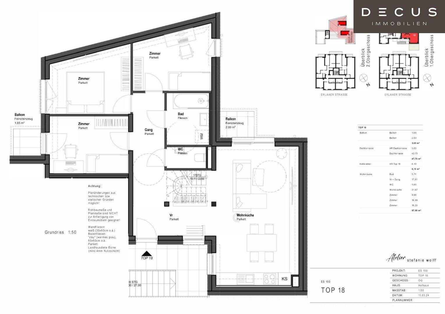 Detaillierter Grundriss einer Wohnung mit mehreren Zimmern, Balkon und Treppenhaus.