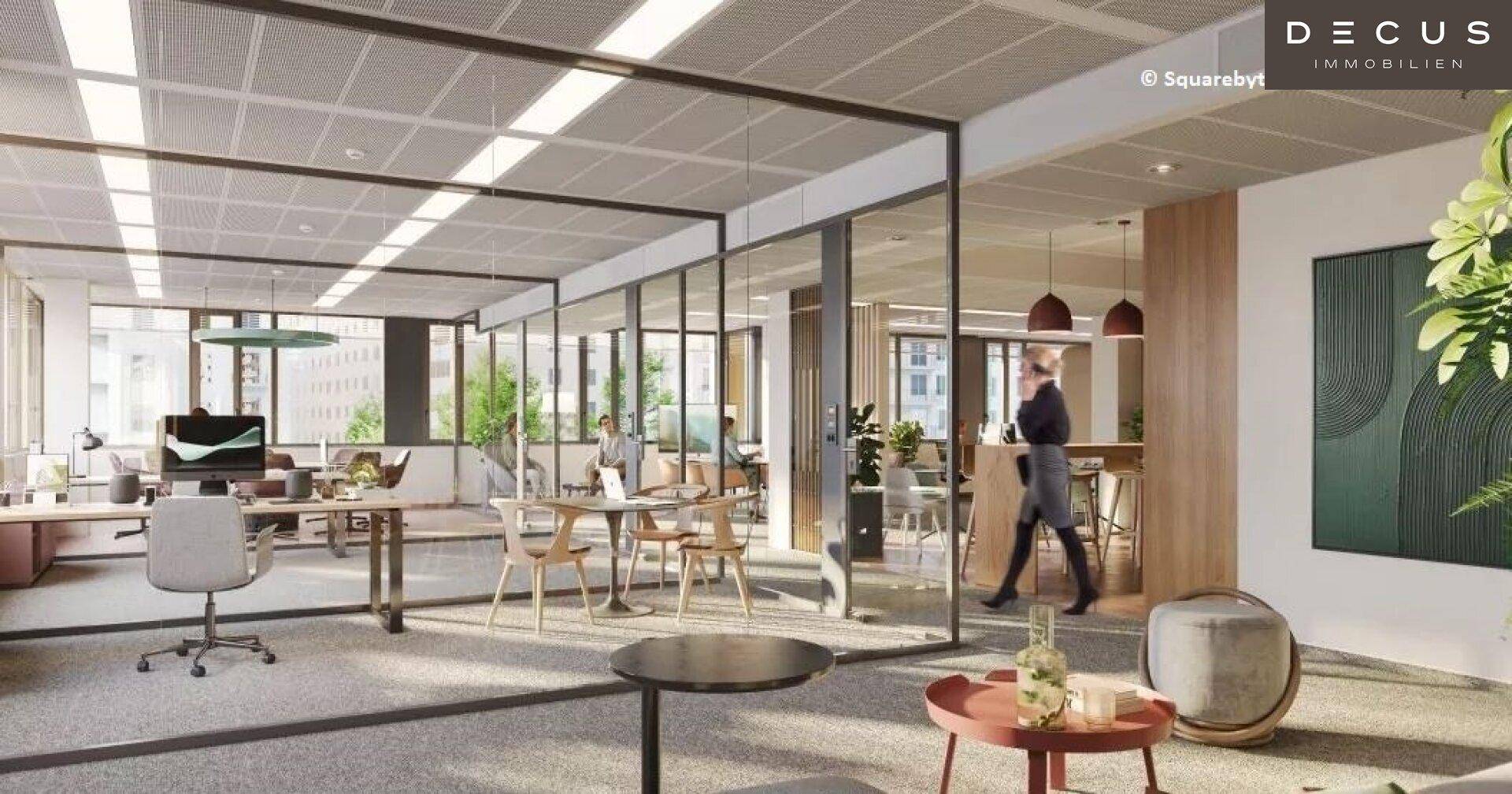 Großzügiger Großraumbüro mit Glasabtrennungen, individuellen Arbeitsplätzen und einem Loungebereich.