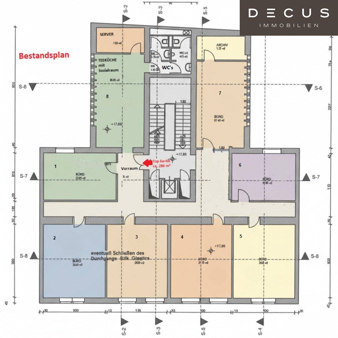 Detaillierter Bestandsplan eines Bürogeschosses mit mehreren Büroräumen, Teeküche, Serverraum und Sanitäranlagen.