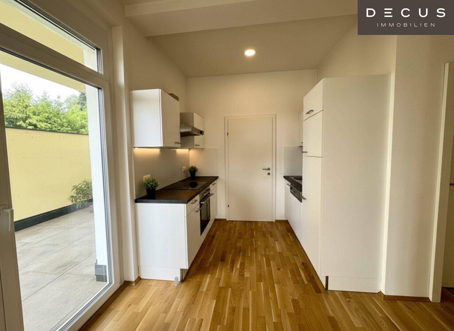 | CHARMANTE 2-ZIMMER WOHNUNG MIT GROSSZÜGIGER SW-TERRASSE | IN WUNDERSCHÖNER ALTBAU-VILLA | HELL &amp; GEMÜTLICH | IDEAL FÜR STUDENTEN, SINGELS ODER PÄRCHEN | NÄHE MED-UNI | TOP LAGE - Mehr