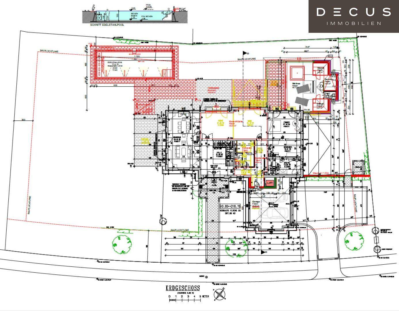 Grundriss des Erdgeschosses mit Wohnbereichen, Küche, Pool und Gartenanlage.