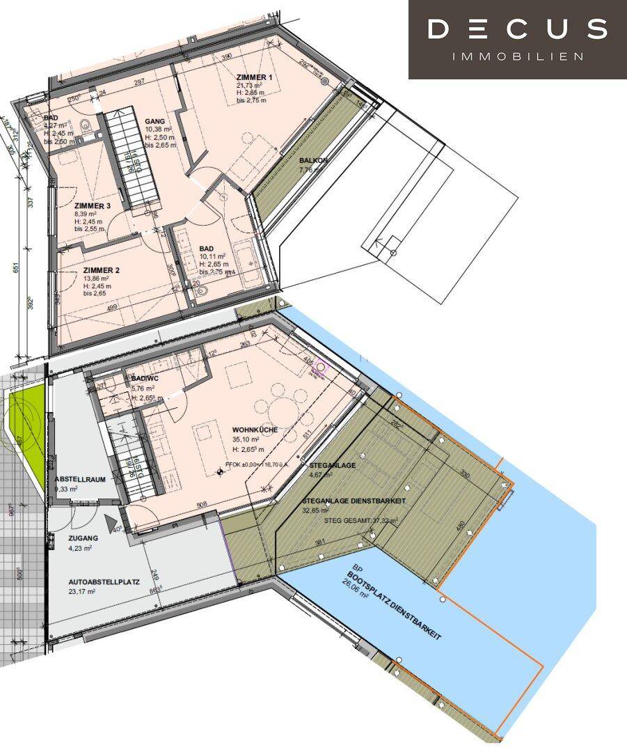 Detaillierter Grundriss des Anwesens mit Zimmeraufteilung und Außenbereichen.