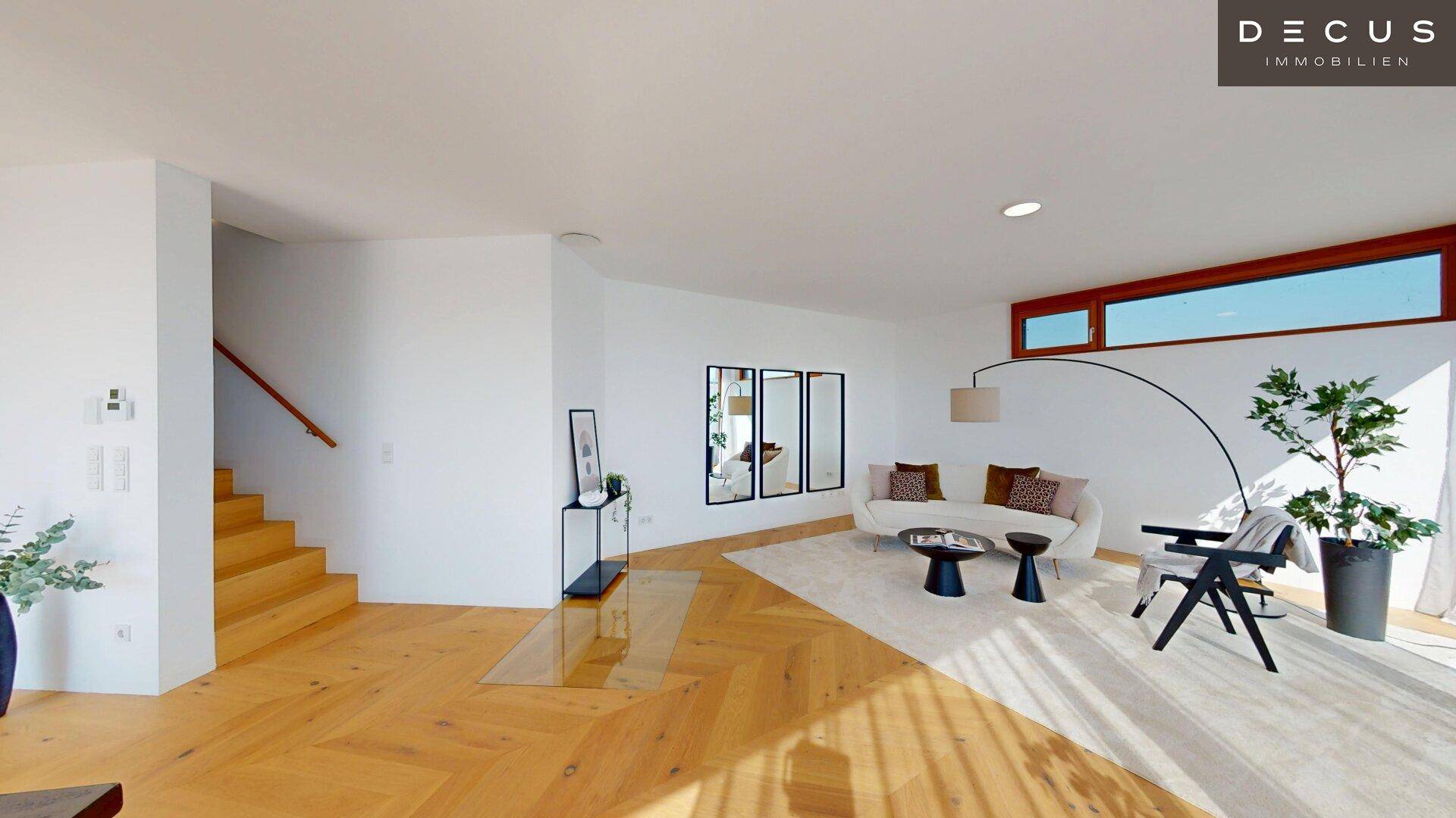 Heller Wohnbereich mit Holztreppe, Parkettboden und modernen Designelementen.