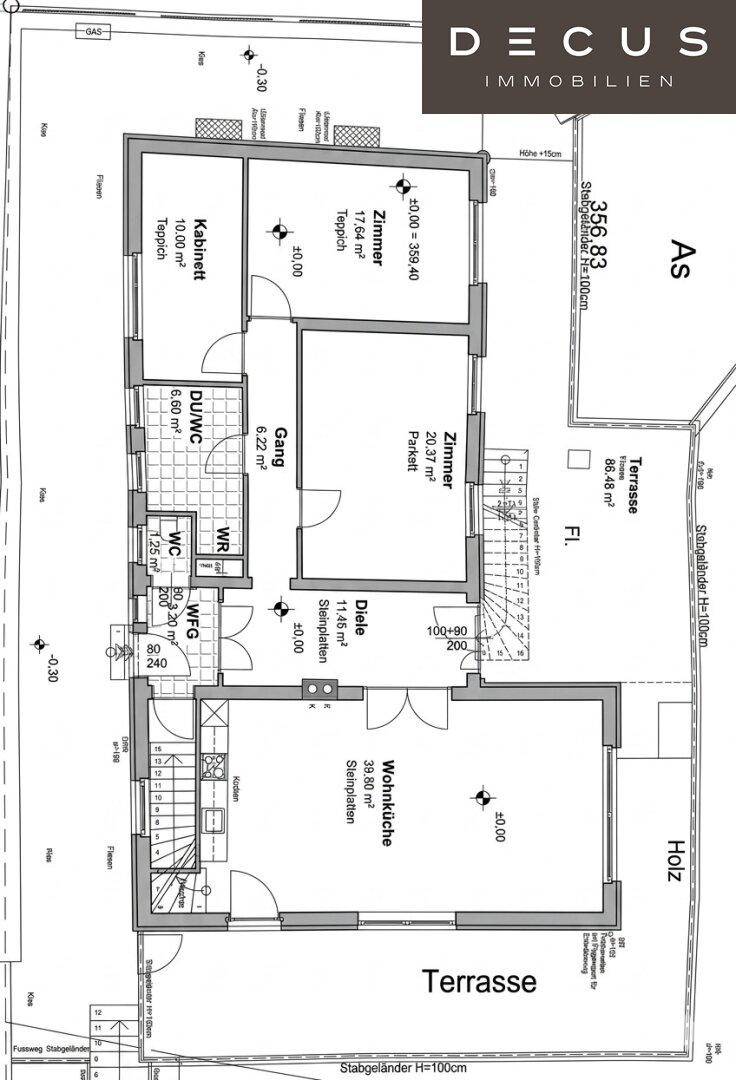 Grundriss des Erdgeschosses mit Wohnküche, Zimmern und Terrasse.