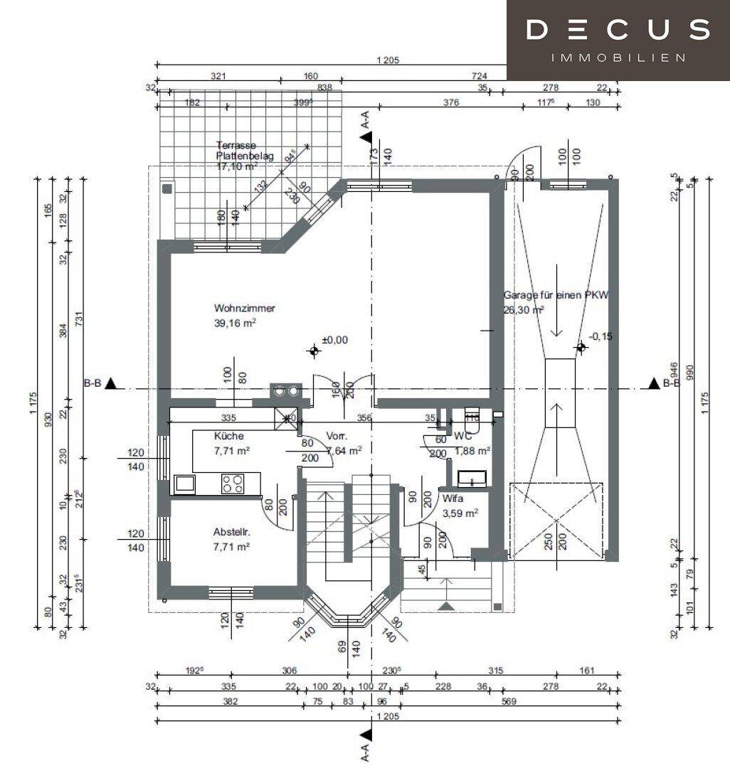 Grundriss des Erdgeschosses mit Wohnzimmer, Küche, WC, Garage und Terrasse.