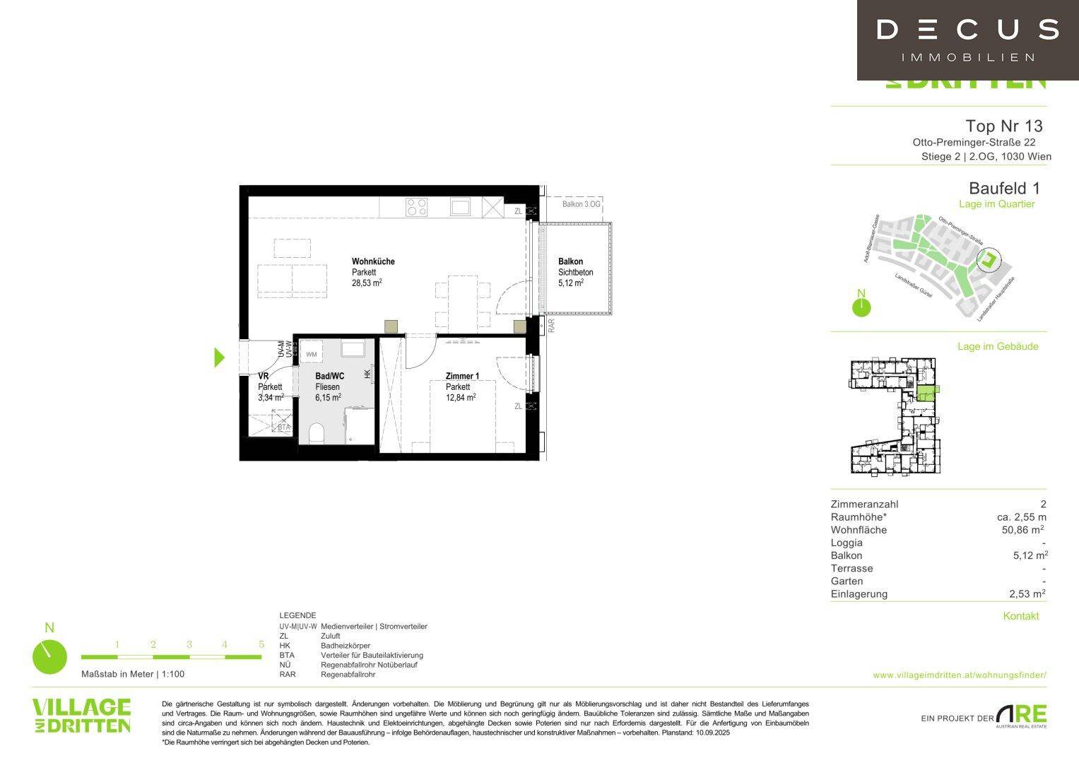 Grundriss einer Wohnung mit Wohnküche, Bad und Balkon, detailliert dargestellt.