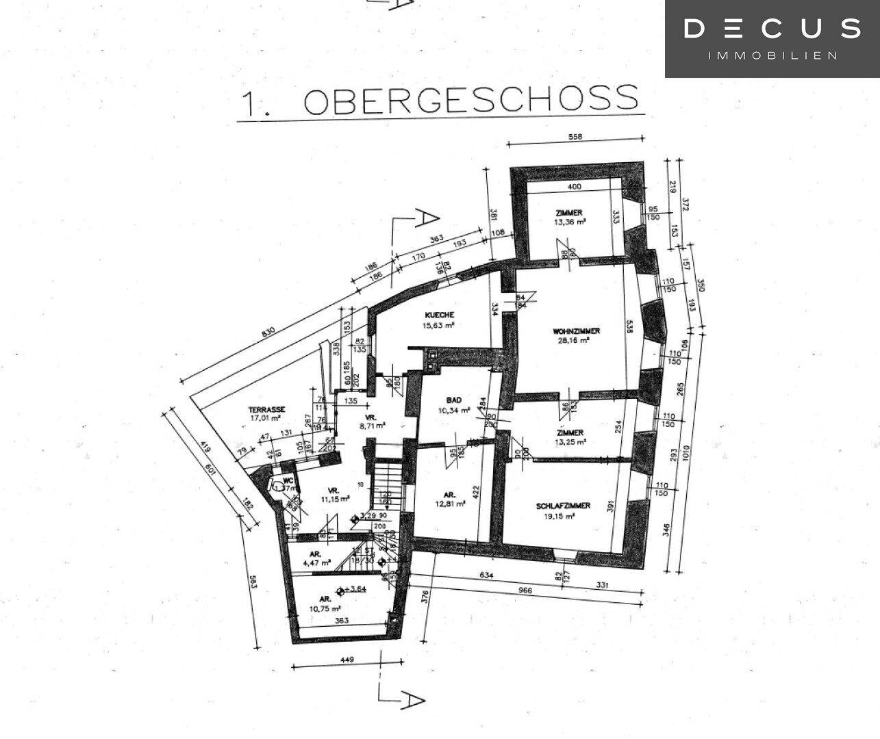 Grundriss des ersten Obergeschosses mit Wohnzimmer, Küche, Schlafzimmer und Terrasse.