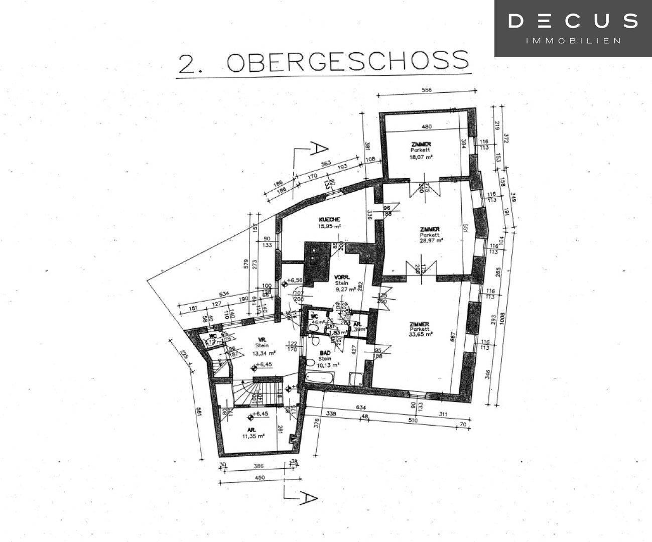 Grundriss des zweiten Obergeschosses mit mehreren Zimmern, Bad und WC.