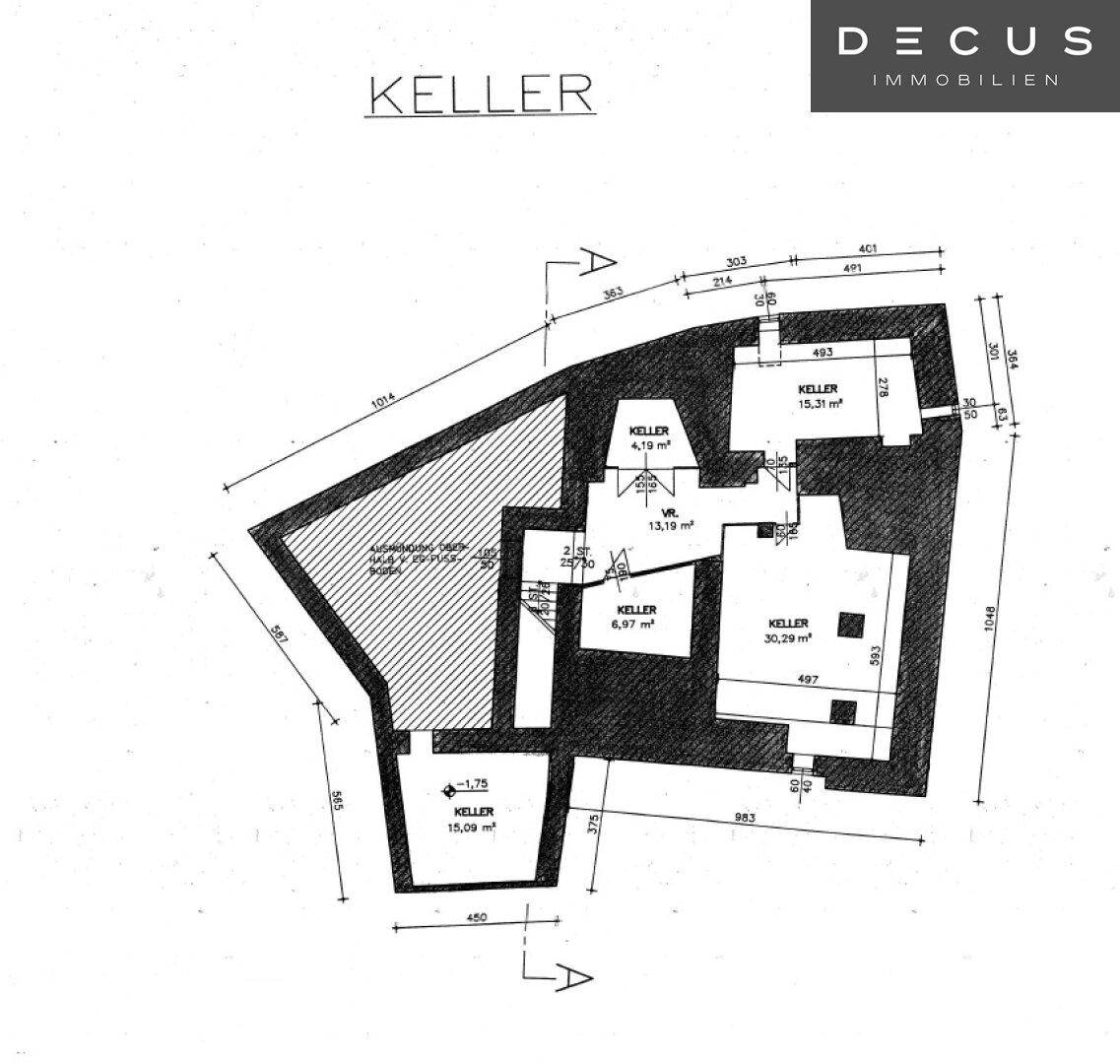 Grundriss des Kellergeschosses mit mehreren Kellerräumen und Lagerflächen.