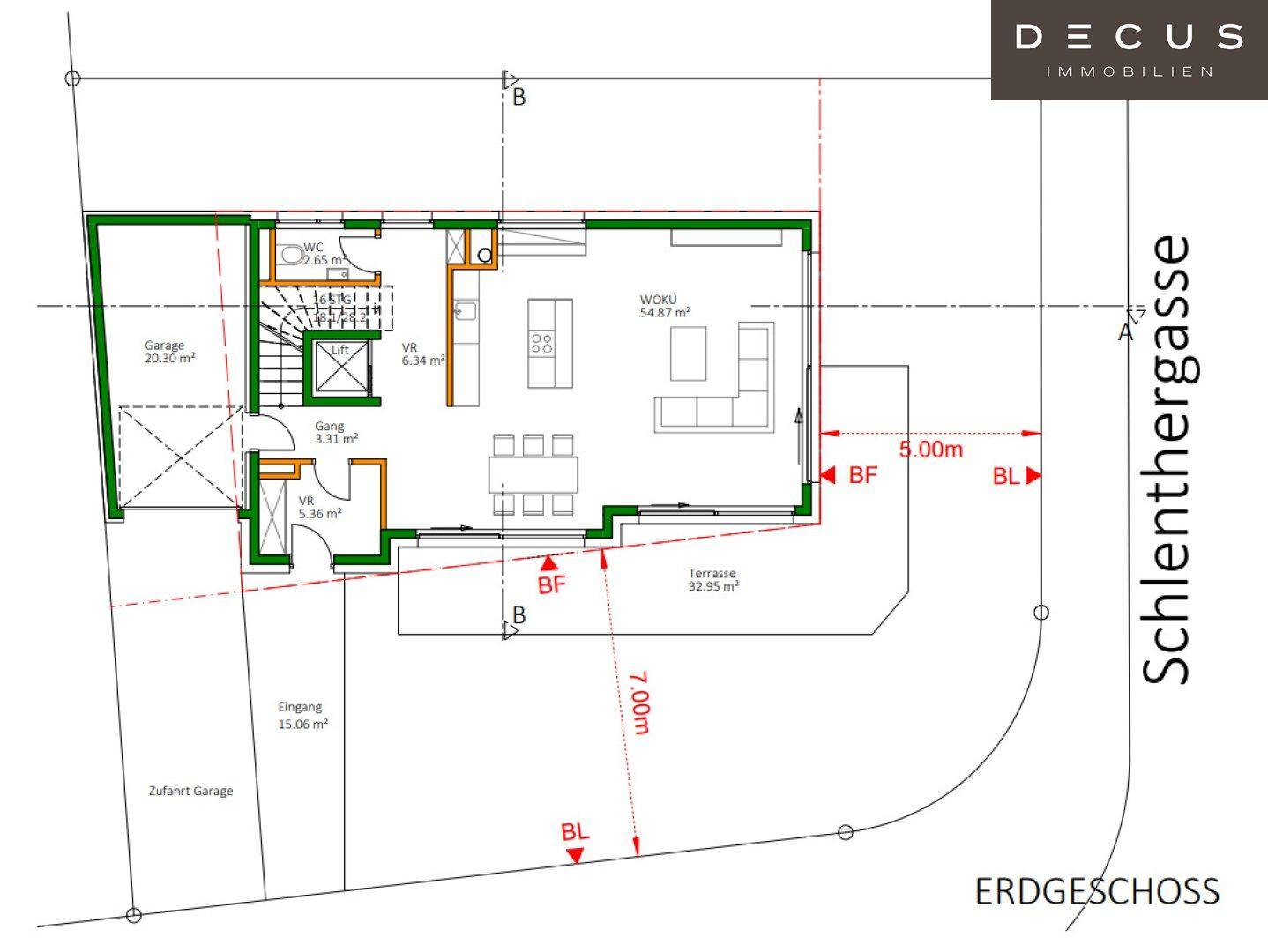 Grundriss des Erdgeschosses mit offenem Wohnbereich, Terrasse, Garage und separatem WC.