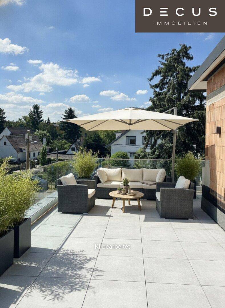 Geräumige Sonnenterrasse mit modernen Loungemöbeln, Sonnenschirm und Glasgeländer, ideal zum Entspannen im Freien.