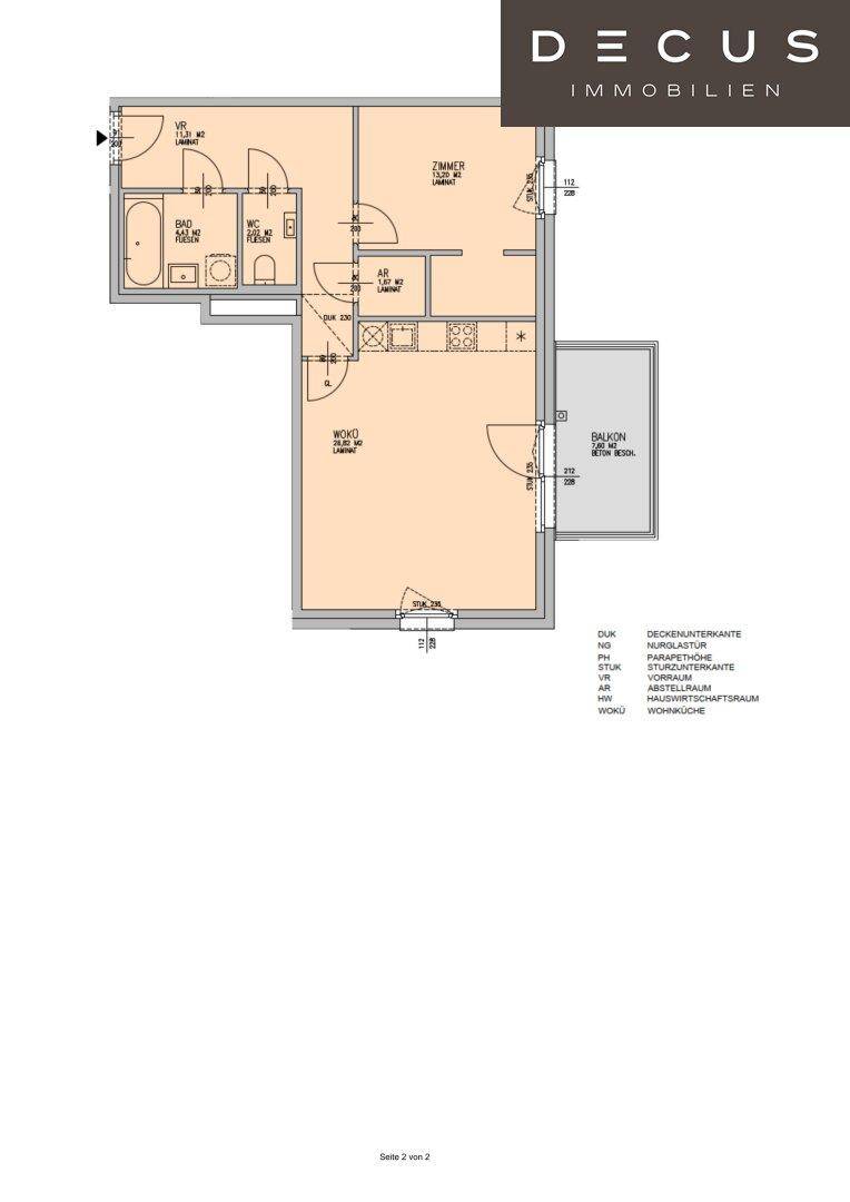 Grundriss einer Wohnung mit Wohnküche, Schlafzimmer, Bad und Balkon, übersichtlich dargestellt.