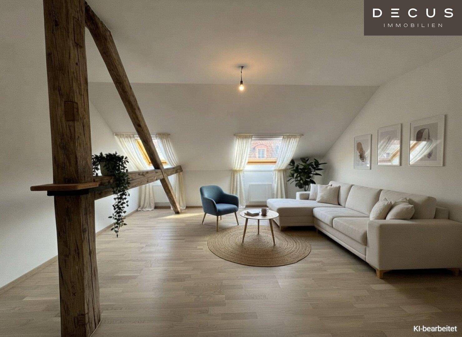 Geräumiges Dachgeschoss-Wohnzimmer mit Holzbalken, Dachfenstern und gemütlicher Sitzecke.