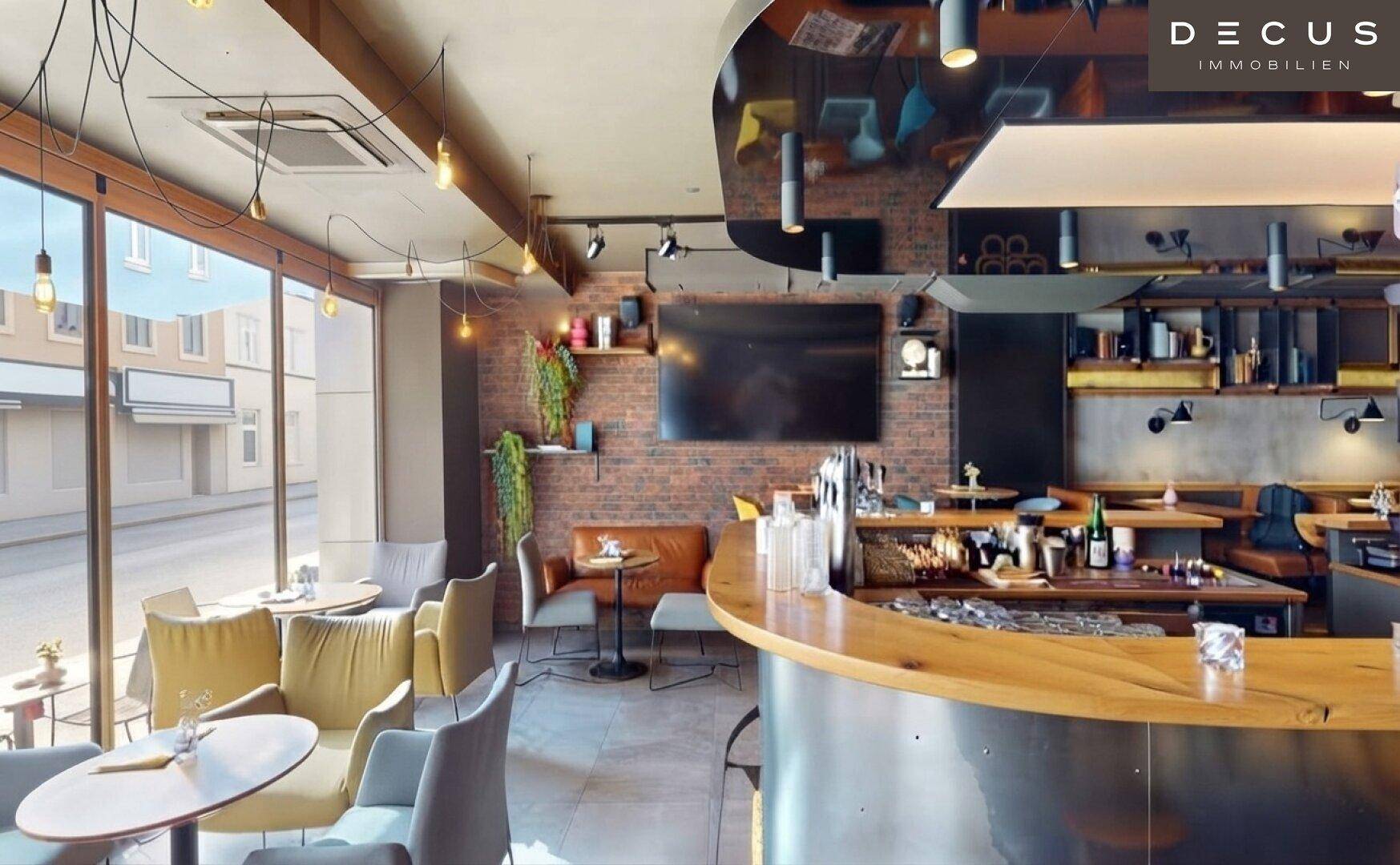 Gemütlicher Sitzbereich mit Blick auf die Straße, Backsteinwand und modernen Möbeln, ideal für Gäste.