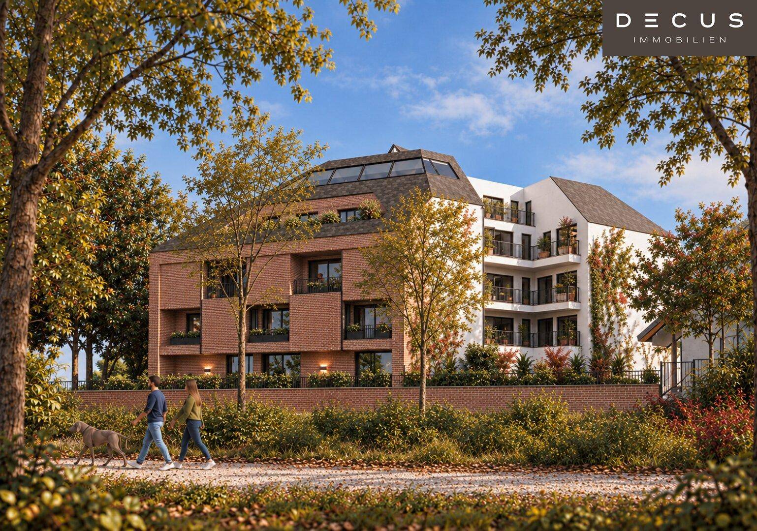 Vogelperspektive des modernen Wohngebäudes mit Balkonen und grüner Umgebung unter blauem Himmel.