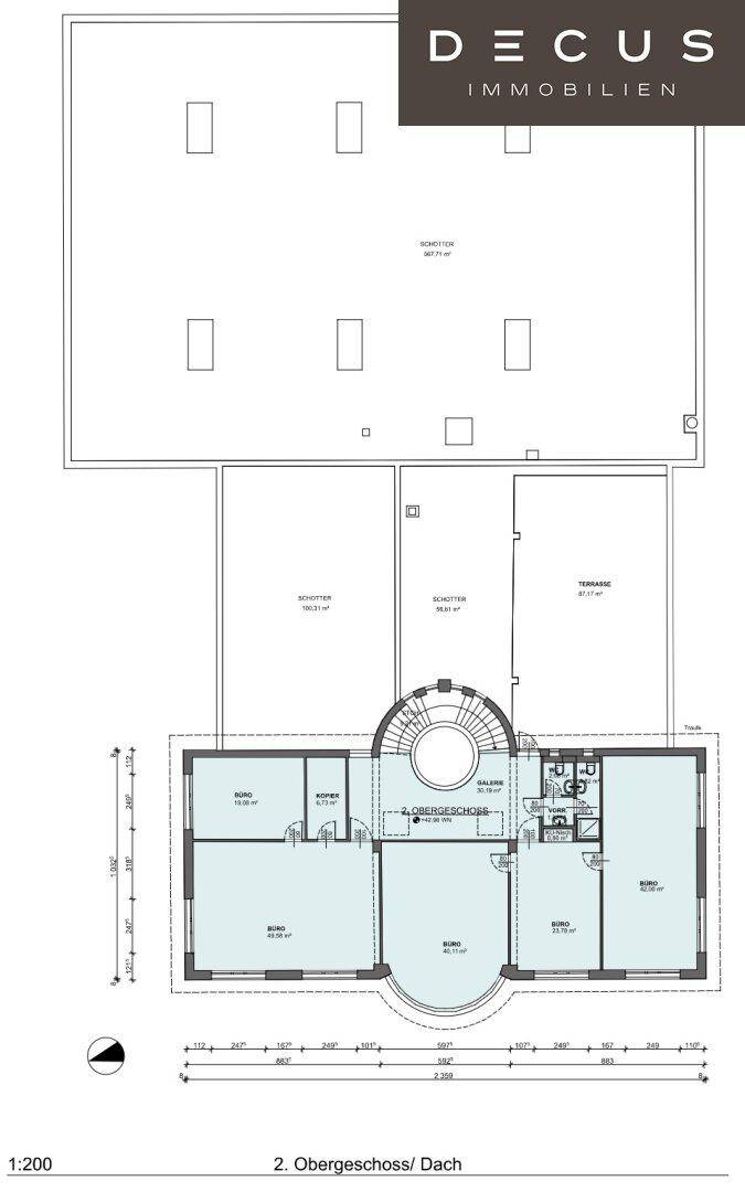 Grundriss des zweiten Obergeschosses mit Büros und einer großen Dachterrasse.